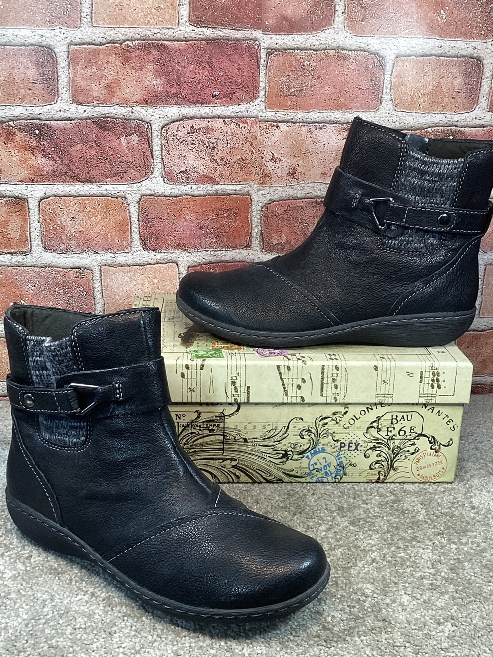 Clarks Cheyn Kisha Womens black ankle boots size 8